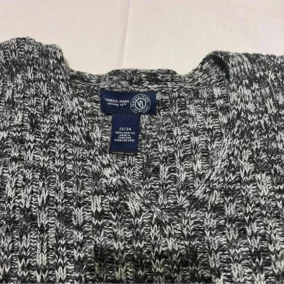 Venezia Jeans Cloathing Co. Black Gray and White Mans Sweater Size 22-24 - Picture 3 of 4